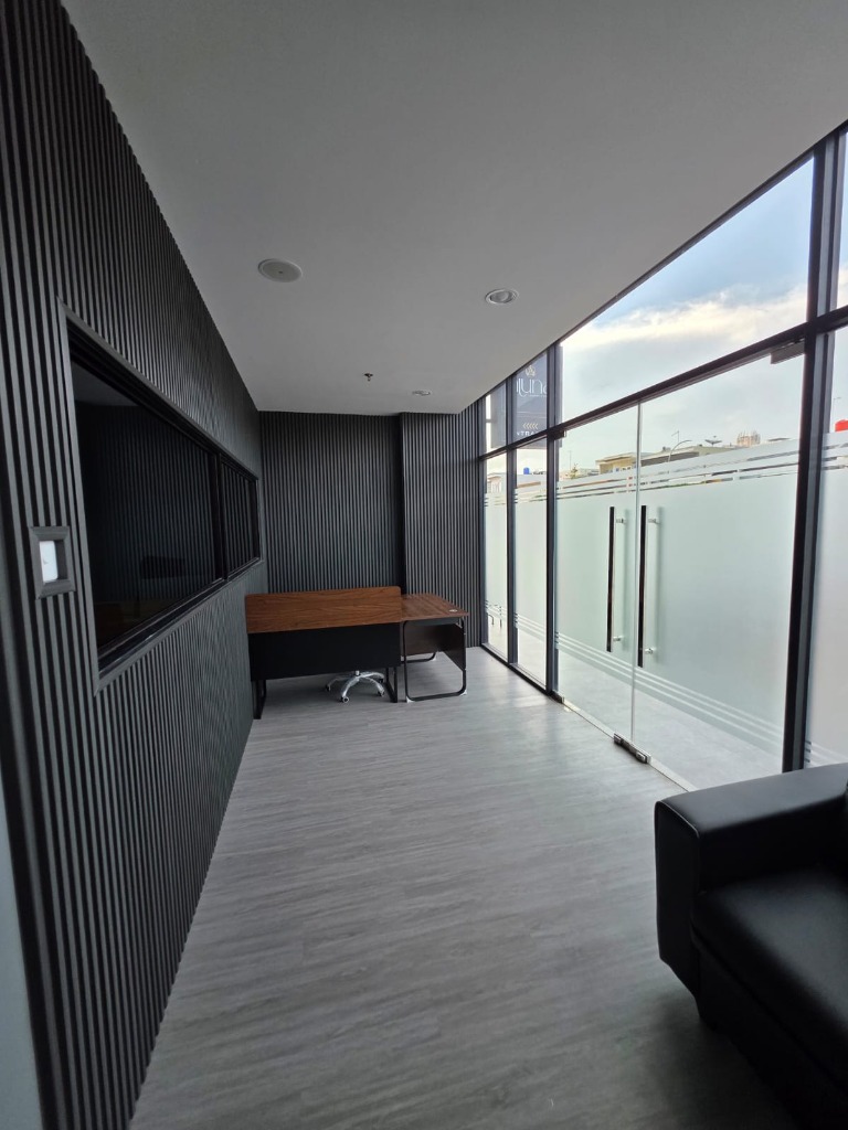 Lobby & Waiting Area